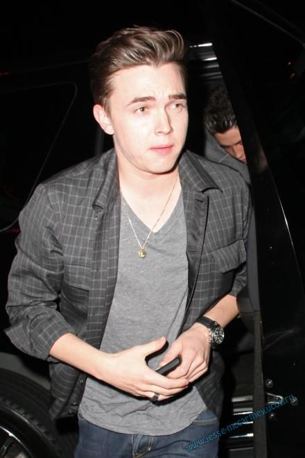 NEW CANDID PHOTO: Jesse McCartney goes to Voyeur 2/19/2010 474227220