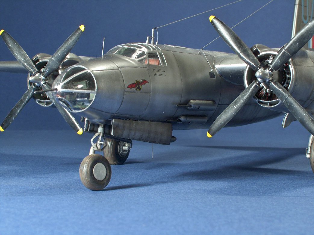 [MATCHBOX] B26  Marauder Français au 1/72 (VINTAGE) 3quart_AV_bas