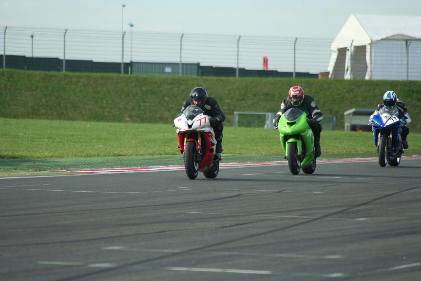 Magny cours avec Up racing et le TAGG 15/09/08 1net