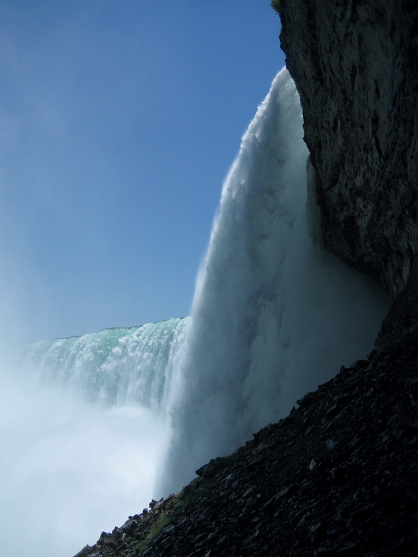 Niagara falls Niagara-falls-under-the-falls