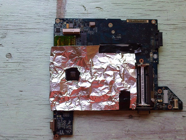 Reparando chipset notebook ATI Radeon HD4200 12733E7CF