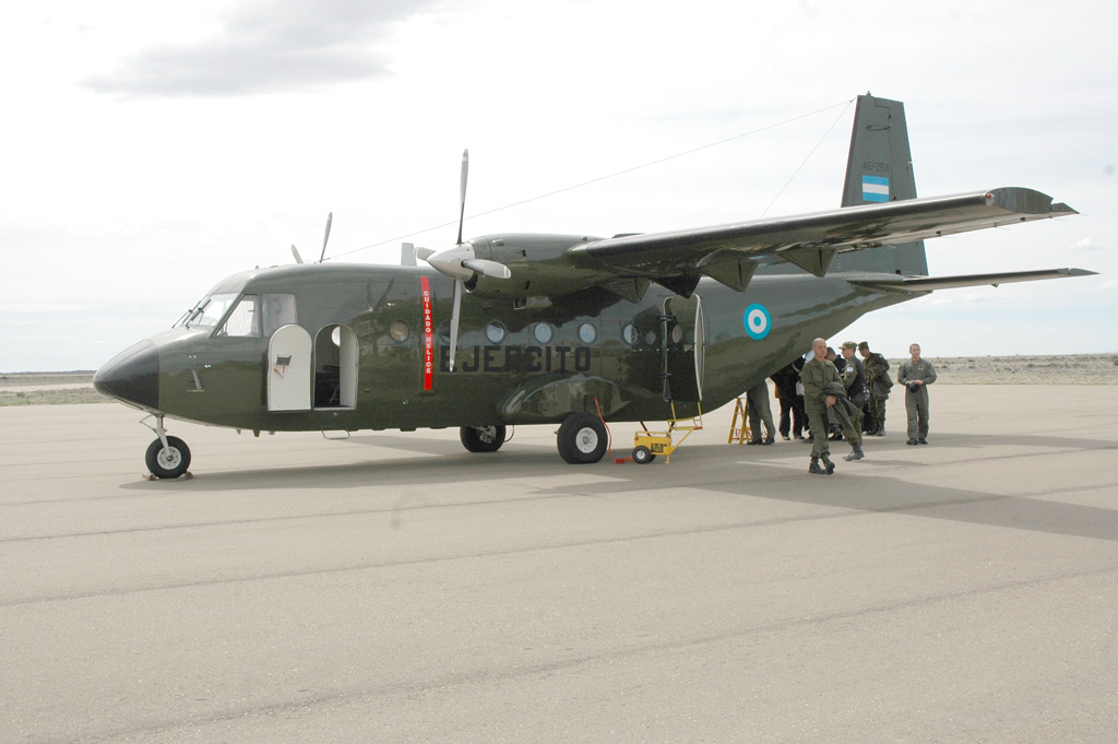 Dos C-212-200 para Aviación de Ejército B8CF9A752