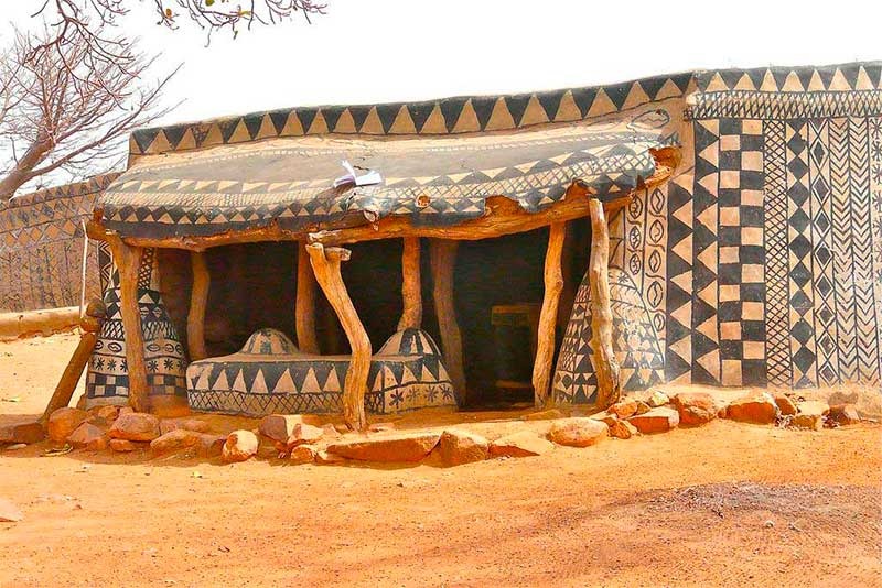 Tiébélé, el pueblo africano donde cada casa es una obra de arte C21