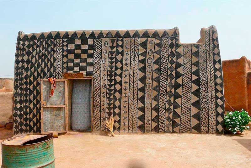 Tiébélé, el pueblo africano donde cada casa es una obra de arte E11