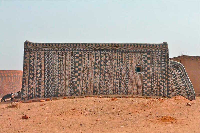 Tiébélé, el pueblo africano donde cada casa es una obra de arte B85