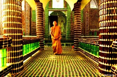 Wat Pa Maha Chedi Kaew, el templo reciclado B0D