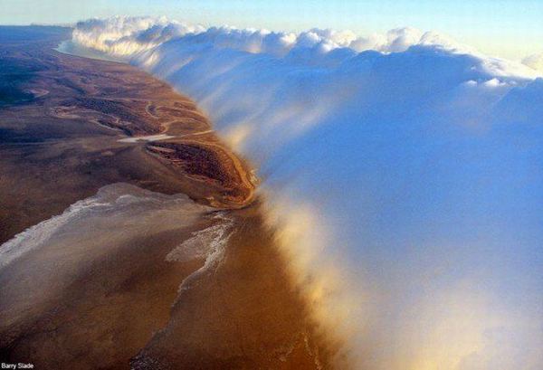 جبل من الغيوم في سماء أستراليا Cloud-formations-13