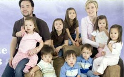 American woman begets Eight twins Jonandk