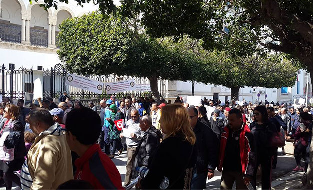 Des parents manifestent contre les syndicats des enseignants Manifestations-des-parents-pour-Jalloul