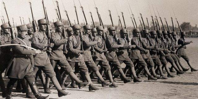 [X] État impérial de Perse Iranian-army-troops-1930s-or-early-1940s-640x321