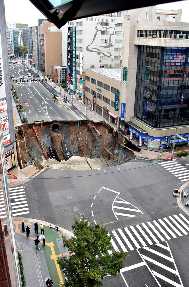 Nhật Bản sửa xong 1 hố tử thần khổng lồ trong vỏn vẹn 2 ngày, xin lỗi người dân vì đã gây ra bất tiện 2306-1479206360570