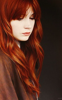 Karen Gillan U1athg5wq4szmo2klmjd