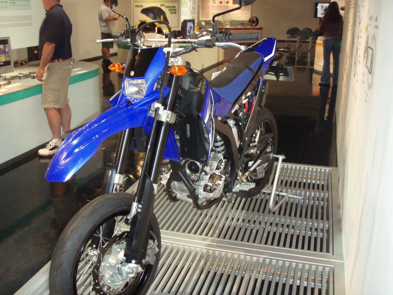 Yamaha Factory WR250R/WR250X Images WRX_YamahaMuseumJapan_2