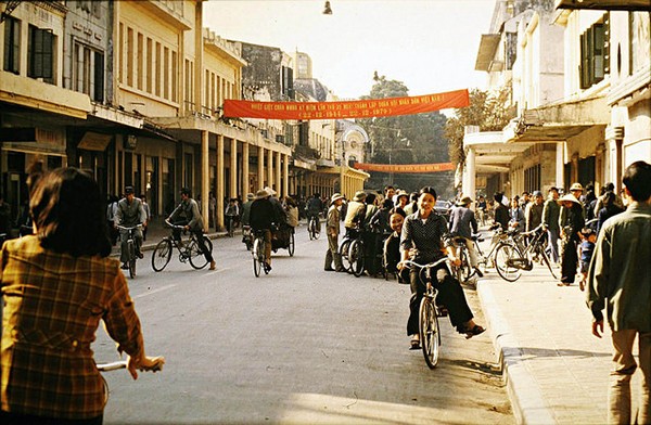 Hà Nội - Huế - Đà Nẵng - Sài Gòn vào năm 1979 Anh_1