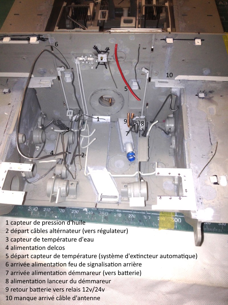 182 King Tiger 2 in 1 - TRUMPETER 00910 - 1/16ème - Page 8 Compartiment-moteur-detail-cables-et-fils-3