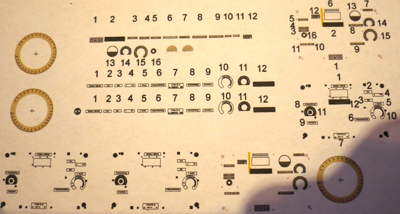 182 King Tiger 2 in 1 - TRUMPETER 00910 - 1/16ème - Page 10 Decalc