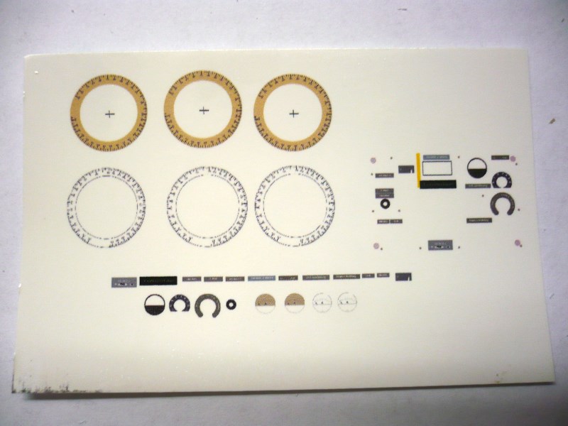 182 King Tiger 2 in 1 - TRUMPETER 00910 - 1/16ème - Page 12 Decalc1