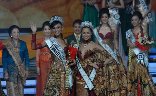 2012 | MISS UNIVERSE | OLIVIA CULPO - Page 40 Whulandary-dinobatkan-jadi-puteri-indonesia-2013-004-debby