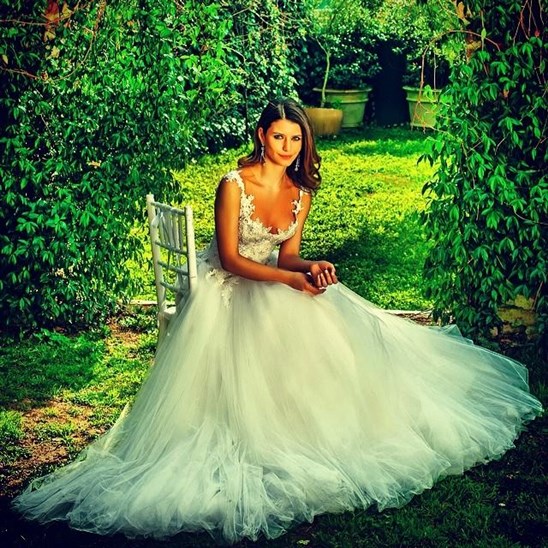 بالصور فساتين زفاف بيرين سات " فاطمة " الفنية تنافس فستانها الحقيقي 140225024545089
