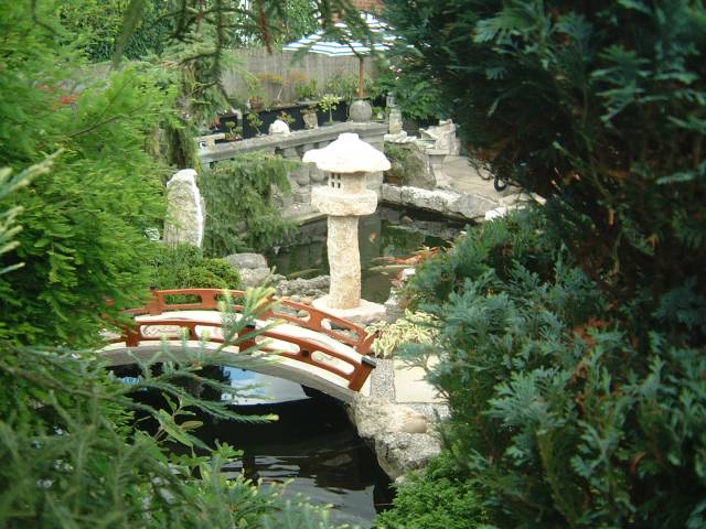 Gardens of Japan Bridge%20lantern