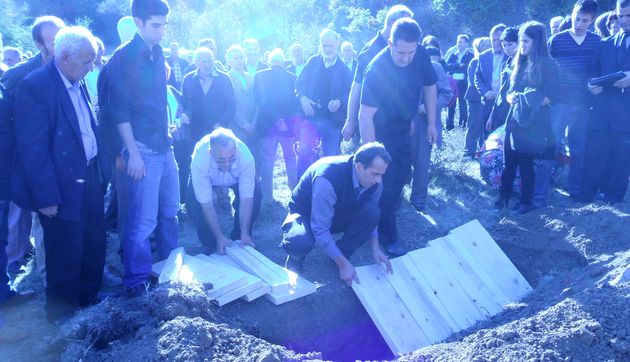 Xhafer Leci:Iku në amëshim atdhetari Kadri Mani Varrimi-kadri-mani--foto-xhafer-leci6