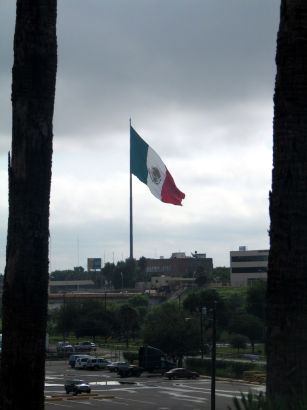 Drapeau (français) mexicain - Frontière USA, Laredo, Texas Image001