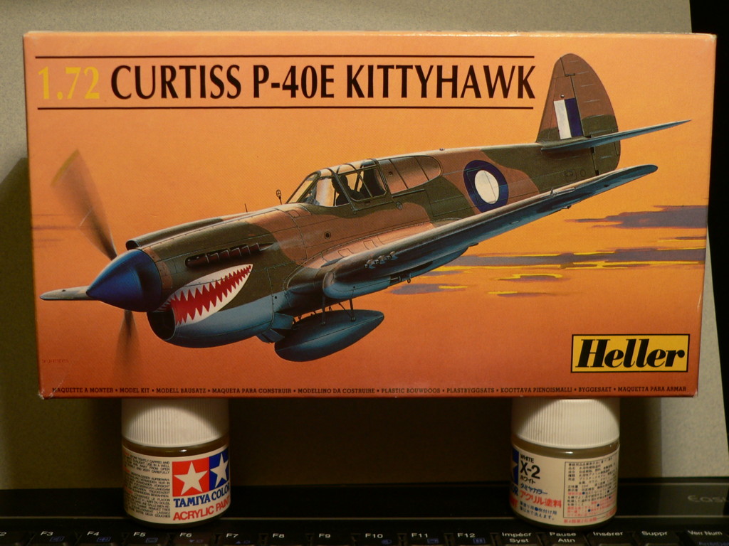 Curtiss P40E Kittyhawk (Warhawk)  [Heller] 1/72 P1140425