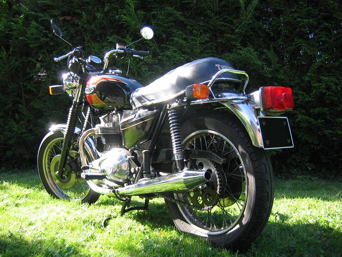 KuTSu motors Triumph_bonneville_3