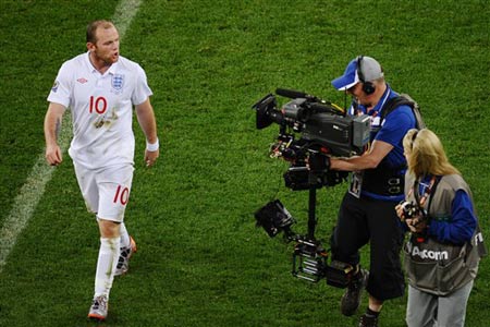 Rooney văng tục với CĐV Anh - Page 2 Hnh%20ng%20khng%20p%20ca%20rooney