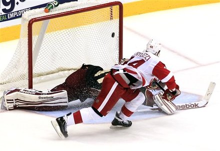 Wings win another shootout with Bertuzzi vs. Phoenix, 3-2 Ap-201201192304830634898