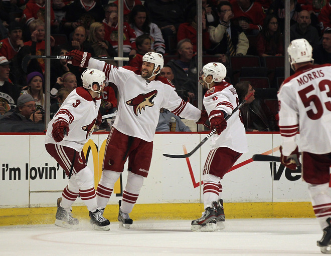 Coyotes finish off Chicago without OT; Rangers survive Ae38894a0c9f660288b31e998ffbf4f0-getty-143315663