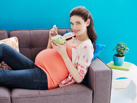قلة استهلاك الدهون للمحافظة على صحة الحوامل Health-of-pregnant-women-jpg_111209