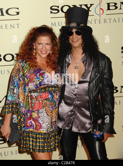 Le encantan a Slash las prostitutas sudamericanas Slash-and-perla-ferrar-2007-sony-bmg-grammy-after-party-held-at-the-c2b47k