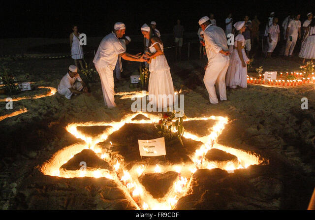 -.-Magia-.- Umbanda-ceremony-during-the-new-year%60s-eve-in-leblon-beach-fr9cdf