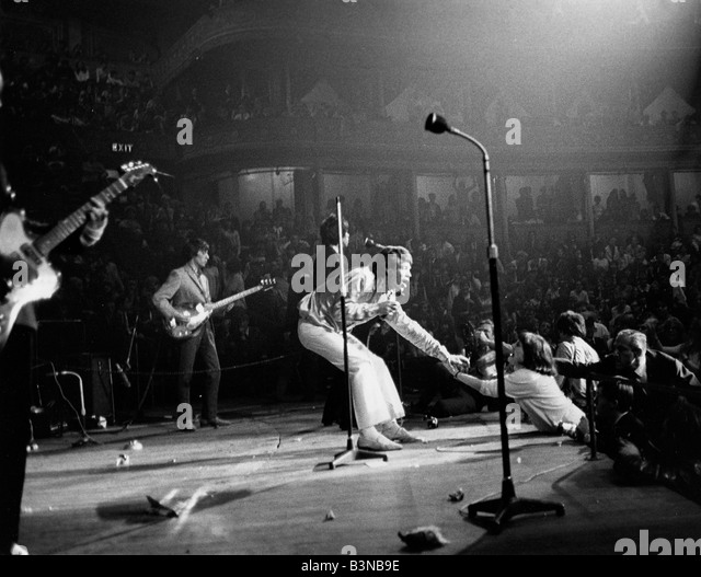 23.09.1966 au Royal Albert Hall de Londres. Rolling-stones-at-the-albert-hal-london-on-23-september-1966-b3nb9e