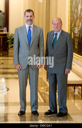 ¿Cuánto mide el Rey Juan Carlos I? - Altura - Real height Spanish-king-felipe-vi-and-his-father-king-juan-carlos-attend-the-ewcga1