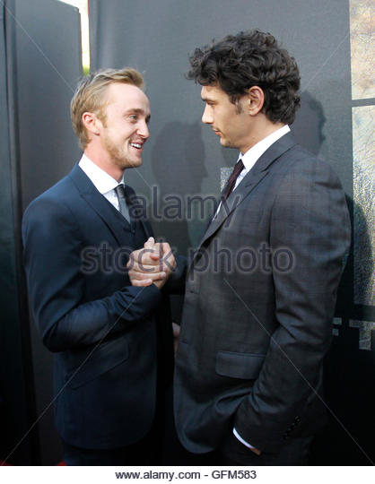 Felton - ¿Cuánto mide Tom Felton? - Altura - Real height Cast-members-james-franco-r-and-tom-felton-greet-each-other-at-the-gfm583