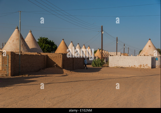 موضوع متواصل عن وجه السودان السياحي  - صفحة 2 Houses-for-sudanese-railways-employees-built-in-nubian-style-during-e102nm