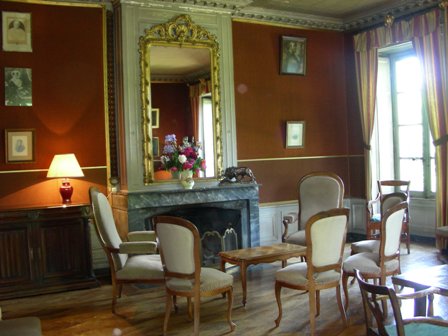 Description Ars_Chateau_facade_interieur