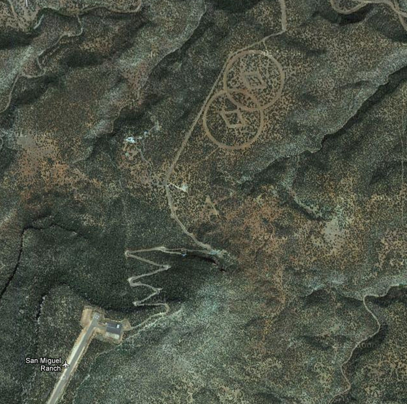 24 images peu communes capturées par Google Earth Scientology-bunker