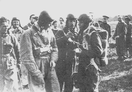 Les Premiers Parachutistes Français en 1939 . Parachutiste-2