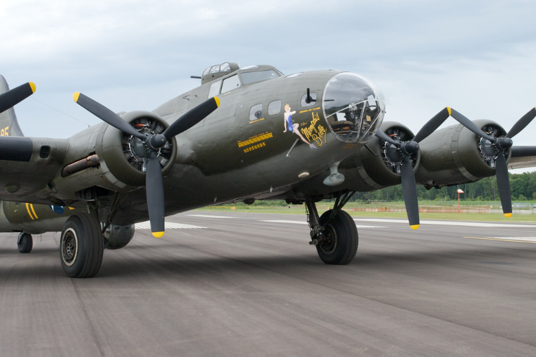 B-17 E "Memphis belle" 1/72 - Page 3 B-17-Memphis-Belle-Flying-Fortress