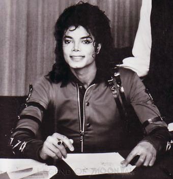 MENSAJE DE MICHAEL A LOS FANS AL FINALIZAR EL BAD TOUR. Writing