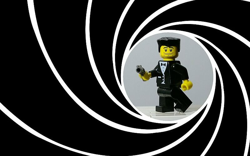 [LEGO] Créations d'oeuvres célèbres - Page 4 Lego-bond-10