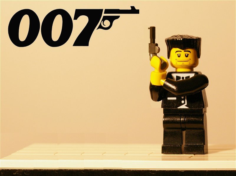 [LEGO] Créations d'oeuvres célèbres - Page 4 Lego-bond-11