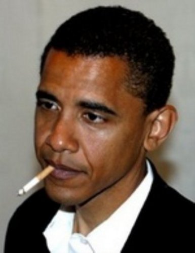 باراك أوباما أقلع عن التدخين خوفاً من زوجته Obama-smoking