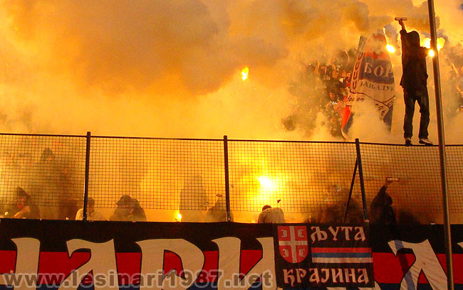 Pyrotechnie (dans le monde) 1011_borac-zeljeznicarkup_7