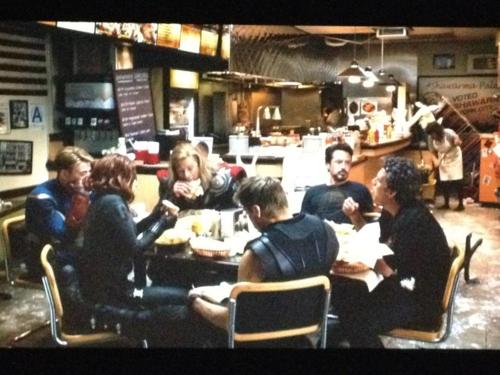 C'est bon ? C'est Mauvais ? Hum... (Topic des films moyens) - Page 33 Avengers-scene-post-generique-shawarma