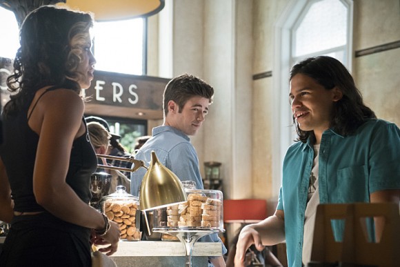 FLASH ( WB TV &CW )   - Page 9 The-flash-episode-darkness-light-kendra-cisco-580x387