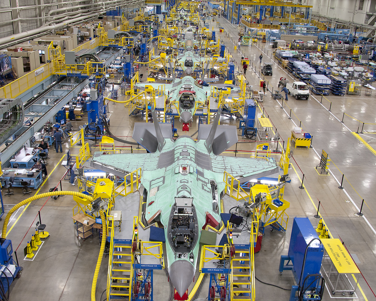 صـور رائعة لخط إنتاج الـ F-35  F-35-JSF-factory-2